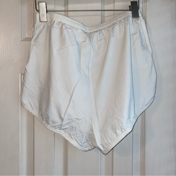 EUC Outdoor Voices Lightspeed 2.5" Short in Milk Stone, Size Medium - Picture 3 of 3